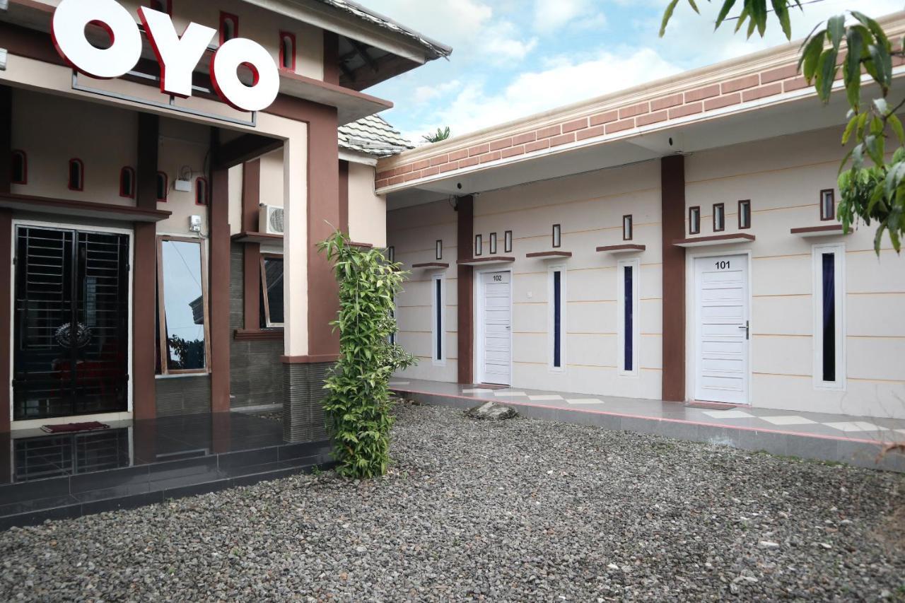 Oyo 2202 Delima Guest House Syariah Padang  Exterior photo