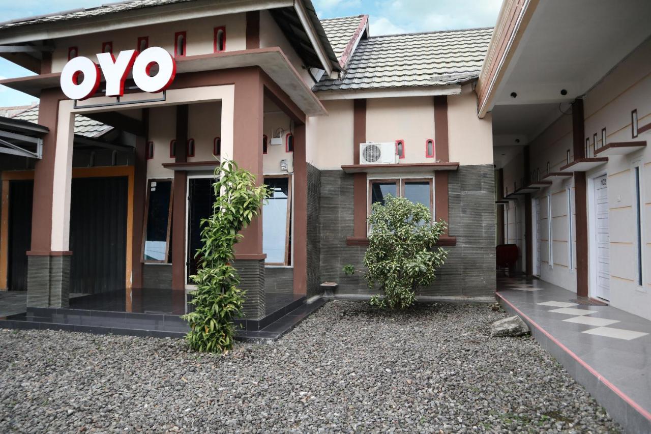 Oyo 2202 Delima Guest House Syariah Padang  Exterior photo